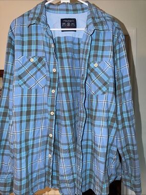American Eagle Outfitters Blue and Gray Plaid Casual Button-Down Shirt